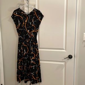 Cute printed maxi dress with elastic waist.